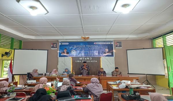 IHT MTsN 3 Lima Puluh Kota Resmi Ditutup, Guru Diharapkan Terapkan Hasil Pelatihan